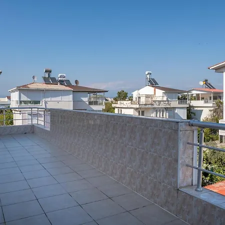 Lale - 4 Bed With Kitchen And Garden!