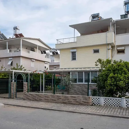 Lale - 4 Bed With Kitchen And Garden! Serik