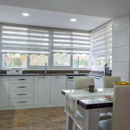 Lale - 4 Bed With Kitchen And Garden!