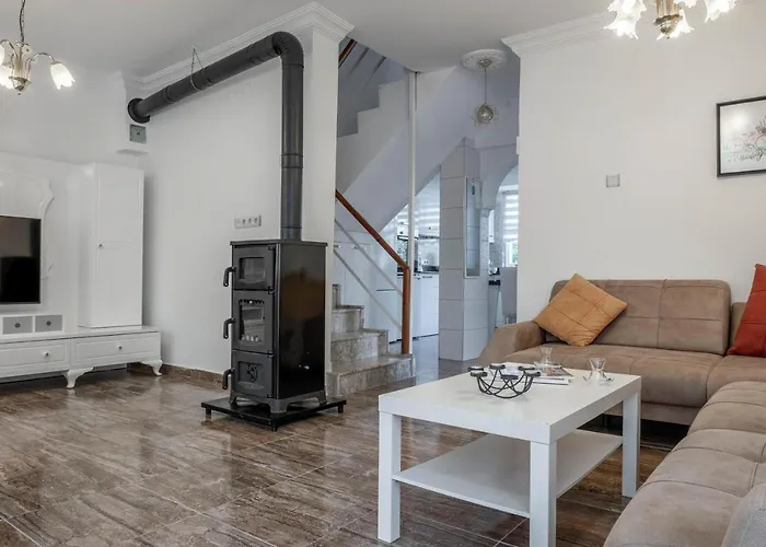 Lale - 4 Bed With Kitchen And Garden!