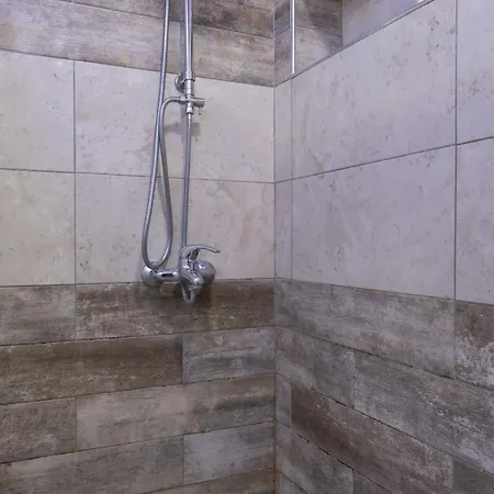 Lale - 4 Bed With Kitchen And Garden! *