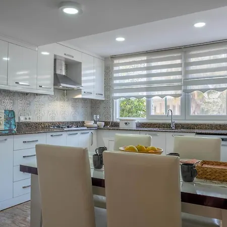 빌라 Lale - 4 Bed With Kitchen And Garden!