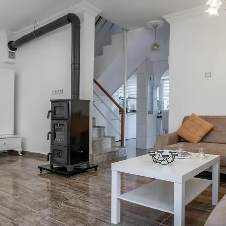 Lale - 4 Bed With Kitchen And Garden!