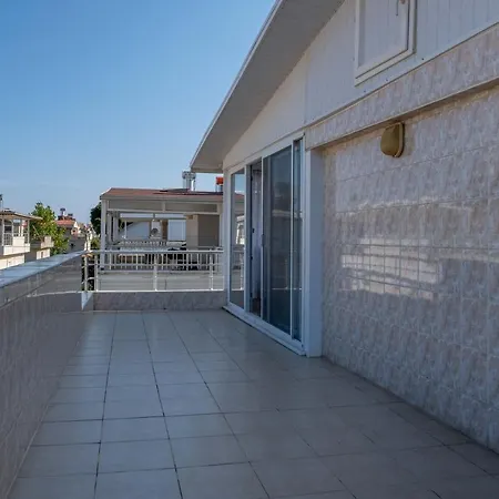 Lale - 4 Bed With Kitchen And Garden! *