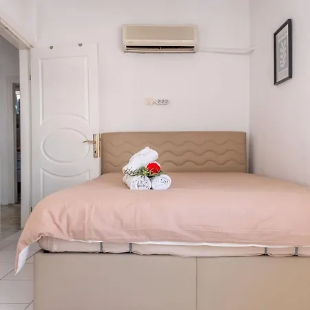 Lale - 4 Bed With Kitchen And Garden! Serik